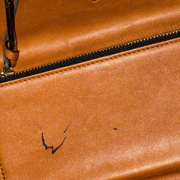 Vince Camuto Elegant Leather Wallet - Picture 6 of 6